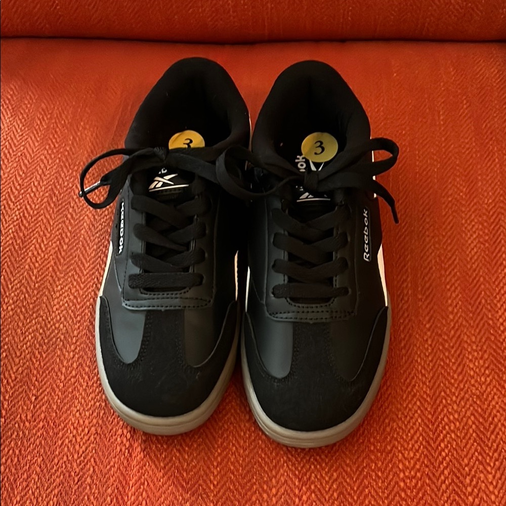 Reebok Smash Edge Black/White Sneakers Sleek Design Athletic Comfort